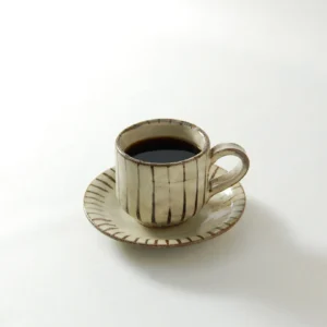 手書きのコーヒー碗皿 黄粉引十草