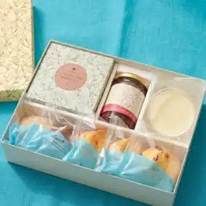 【ギフト箱入り】アフタヌーンティーセット リッチハニースコーン５P、クリーム、ジャム、紅茶TB付き