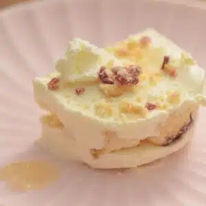 スコーンセミフレッド クランベリー&白桃